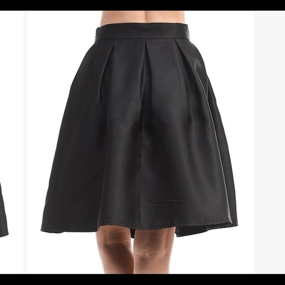 Black Satin A-line skirt with Bow - Picture 2 of 3